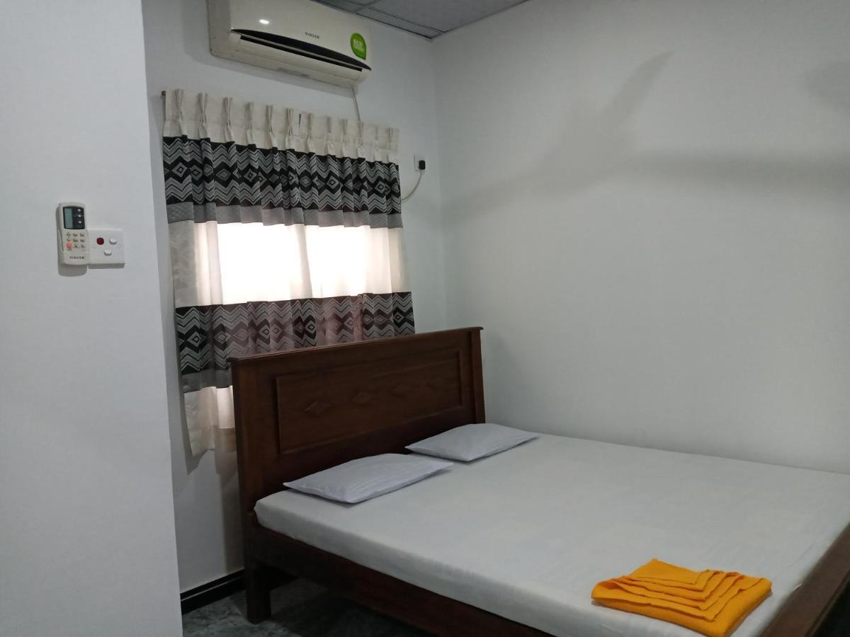 David Villa Anuradhapura Kamer foto